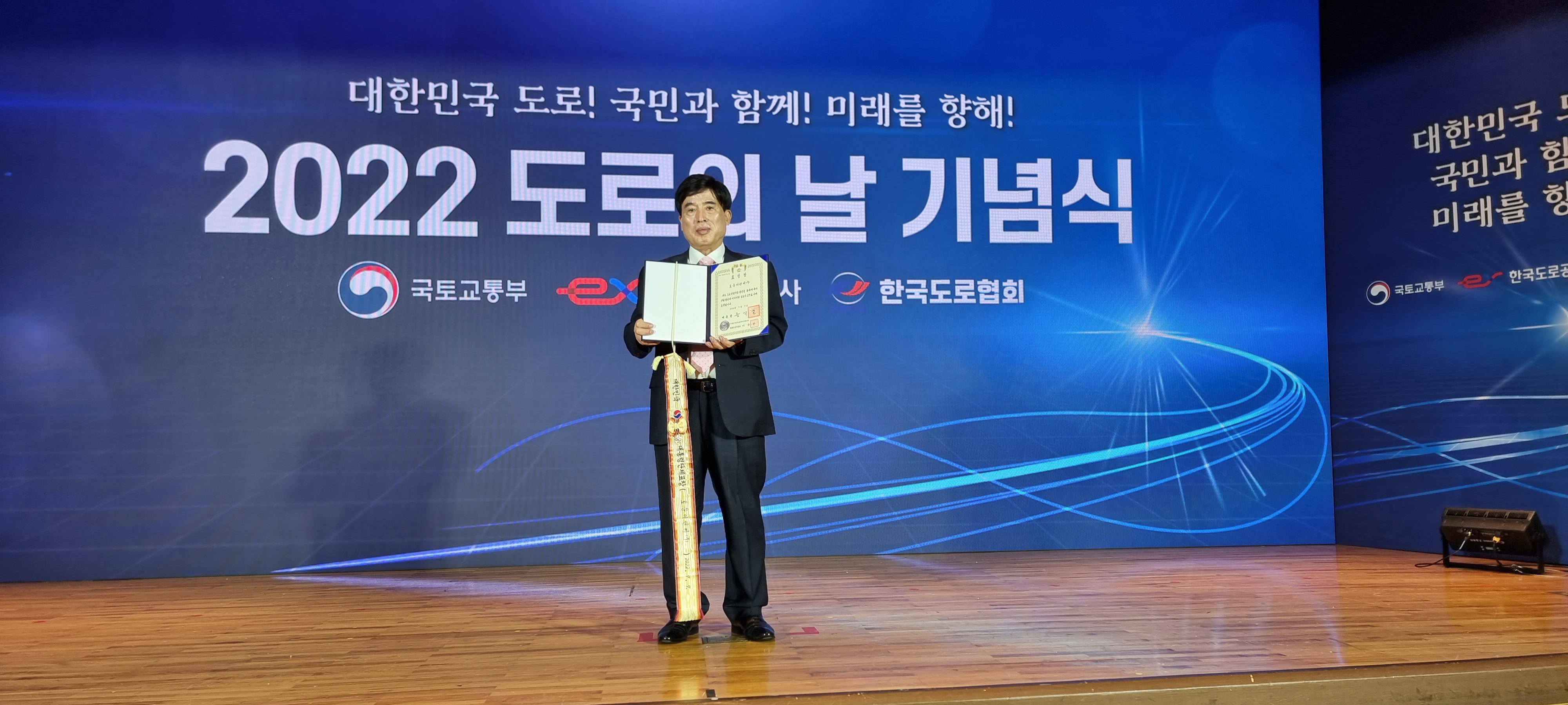 윤좌중 1.jpg